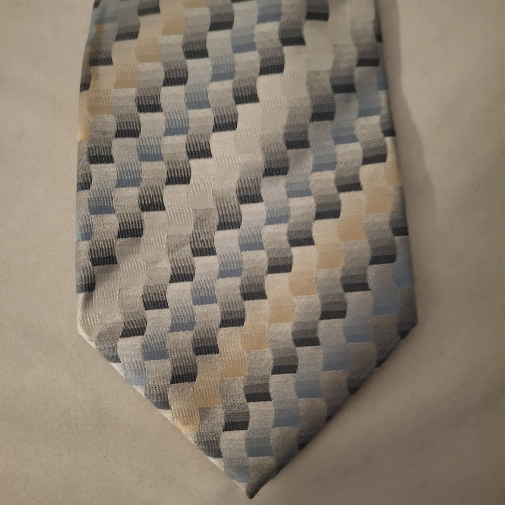 Van Heusen Wavy Pattern Tie in Blue and Cream